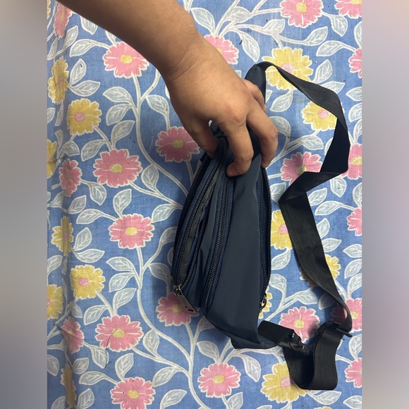Fanny bag with 4 zips - Picture 3 of 5